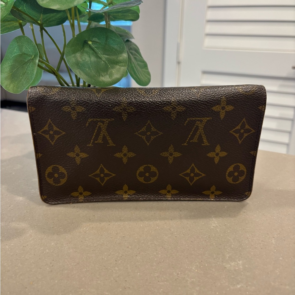 LV Monogram Zippy Wallet - Picture 2 of 10